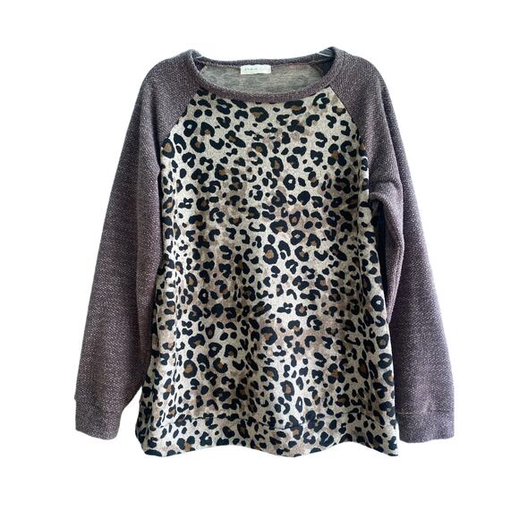 Women’s Perfect Peach Animal Print Lightweight Sweatshirt - Picture 1 of 5